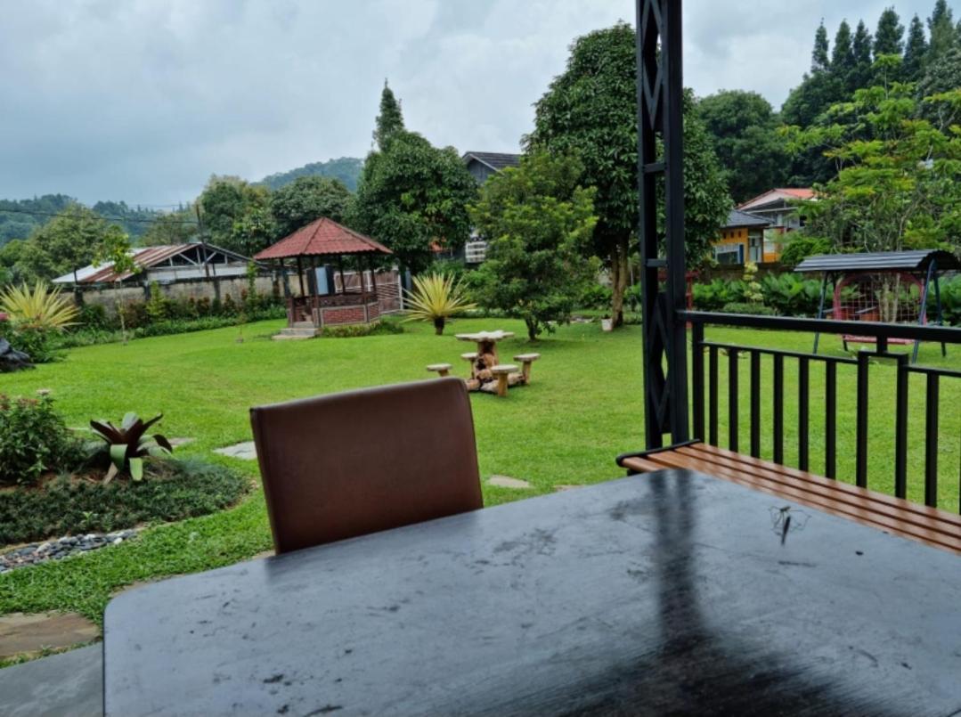Villa Chacha at Macarena, Megamendung Luaran gambar