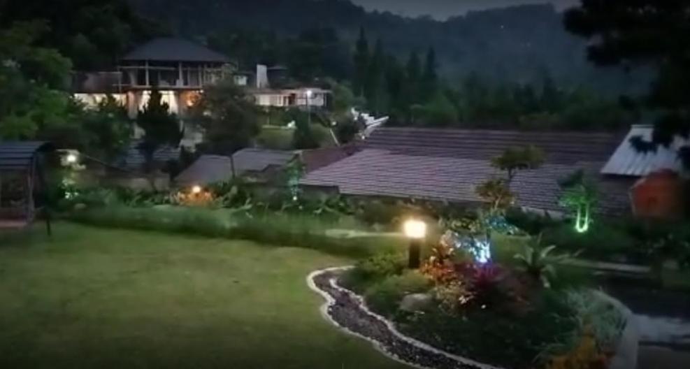 Villa Chacha at Macarena, Megamendung Luaran gambar
