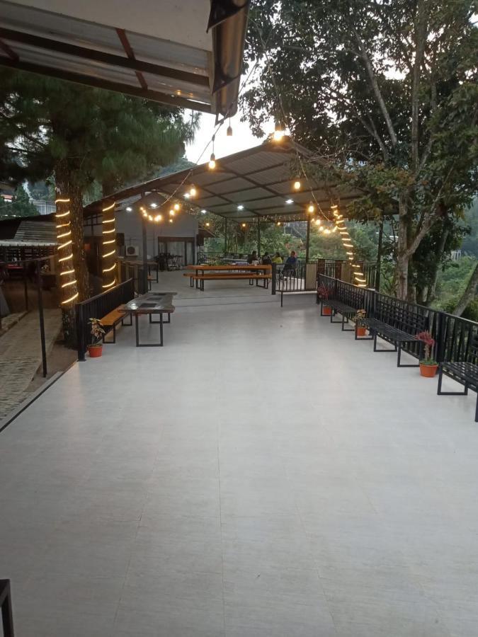 Villa Chacha at Macarena, Megamendung Luaran gambar