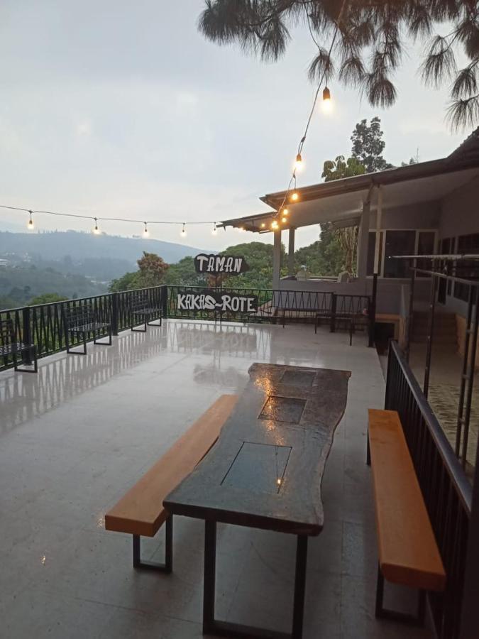 Villa Chacha at Macarena, Megamendung Luaran gambar
